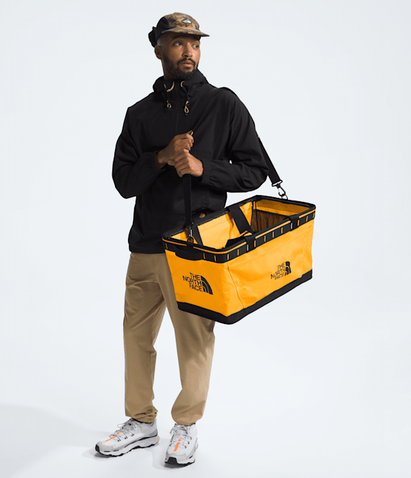 Base-Camp-Gear-BinS-TNF-MODELBACK.png