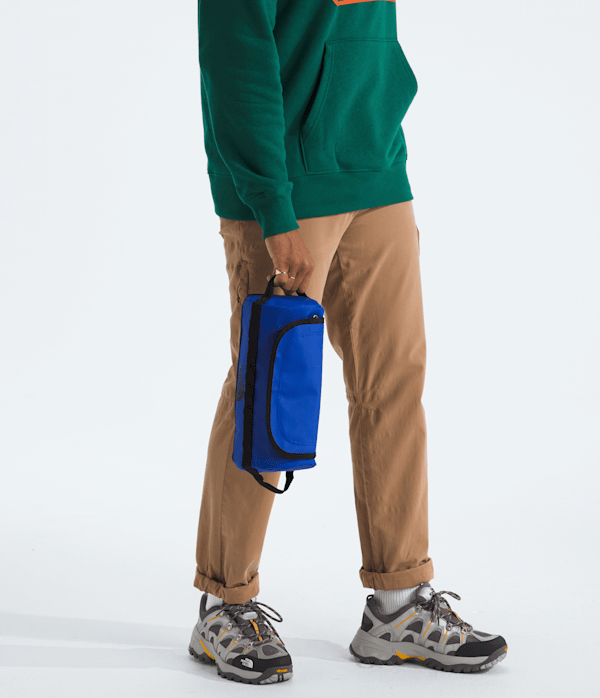 Base-Camp-Travel-CanisterL-TNF-MODELBACK.png