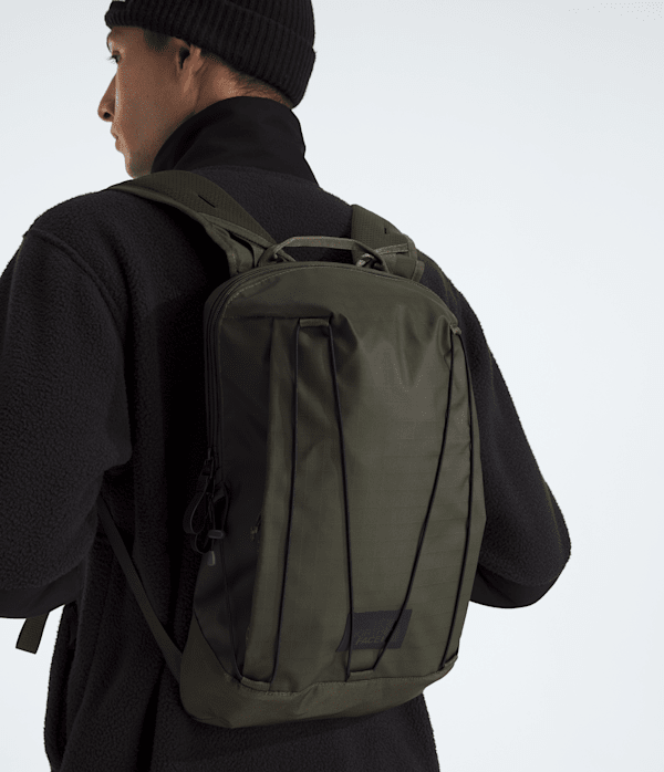 Base-Camp-Voyager-Pro-Lightweight-Pack-TNF-MODELBACK.png