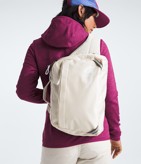 Base-Camp-Voyager-Sling-TNF-MODELBACK.png