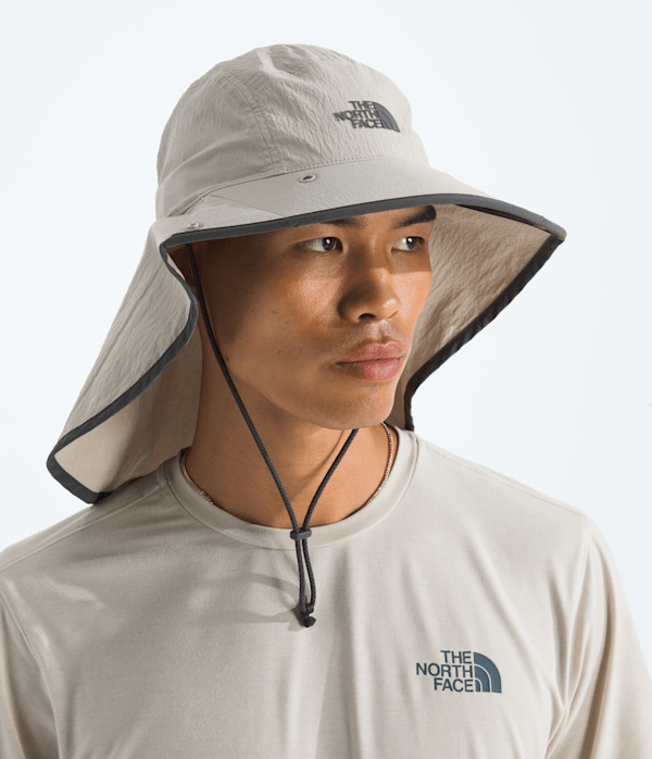 Class-V-Convertible-Sunshield-TNF-MODELBACK.png