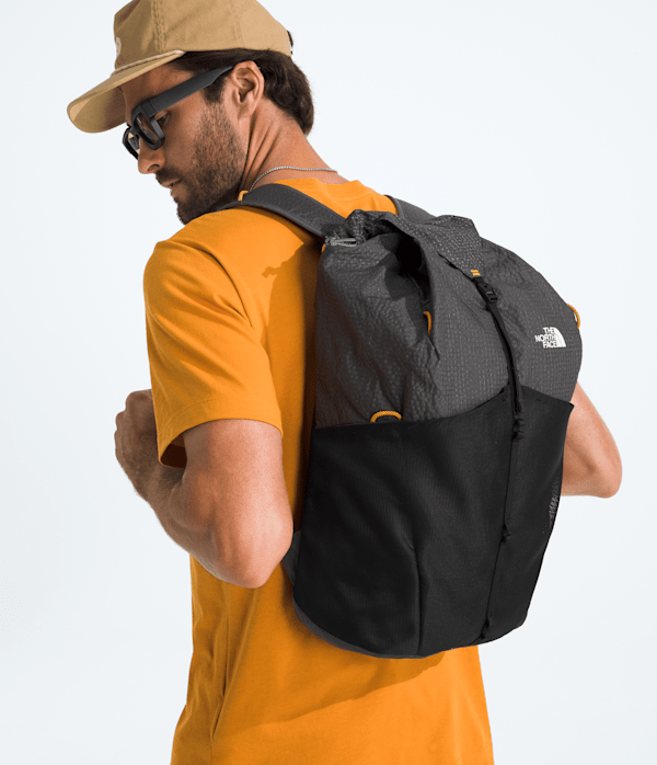 Clyffe-Daypack-TNF-MODELBACK.png