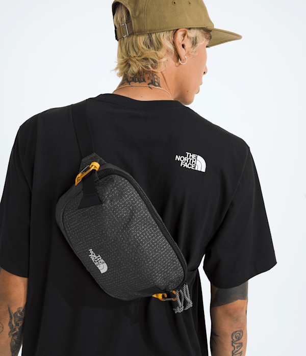 Clyffe-Lumbar-Pack-TNF-MODELBACK.png