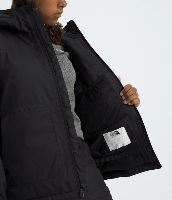 Girls-Freedom-Insulated-Jacket-TNF-MODELINT.png