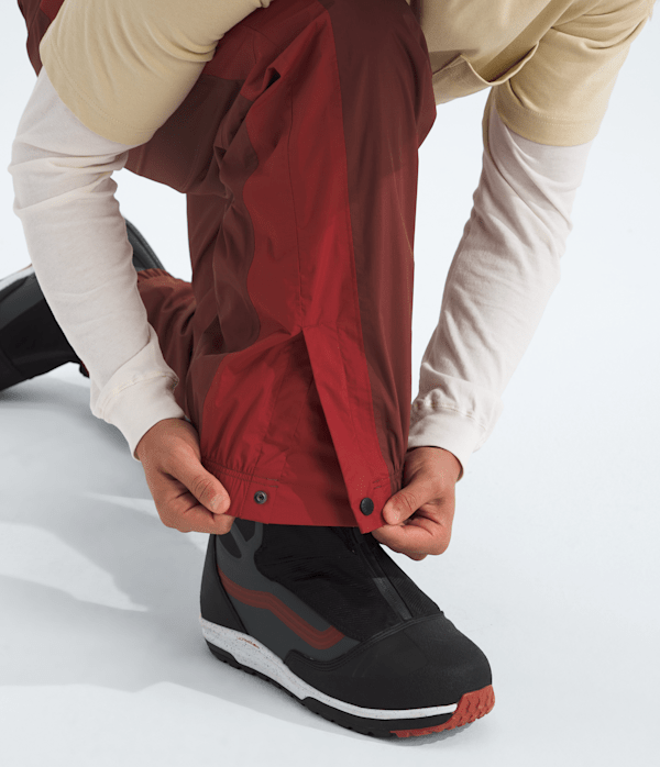 Mens-Build-Up-Pants-TNF-MODELALT1.png