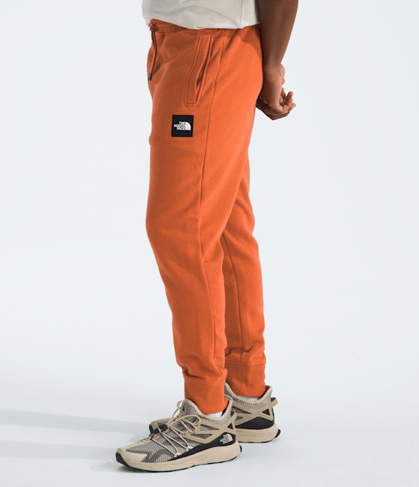 Mens-Core-Joggers-TNF-MODEL34.png