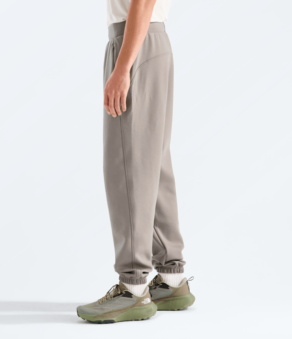 Mens-Dynamic-Pants-TNF-MODEL34.png