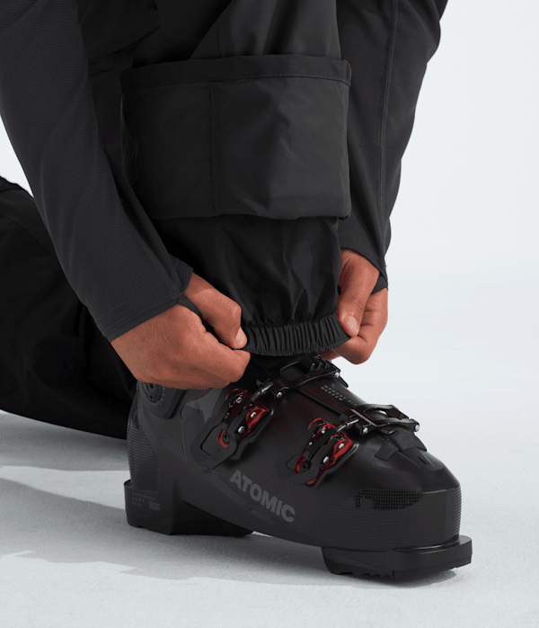 Mens-Freedom-Bibs-TNF-MODELALT1.png