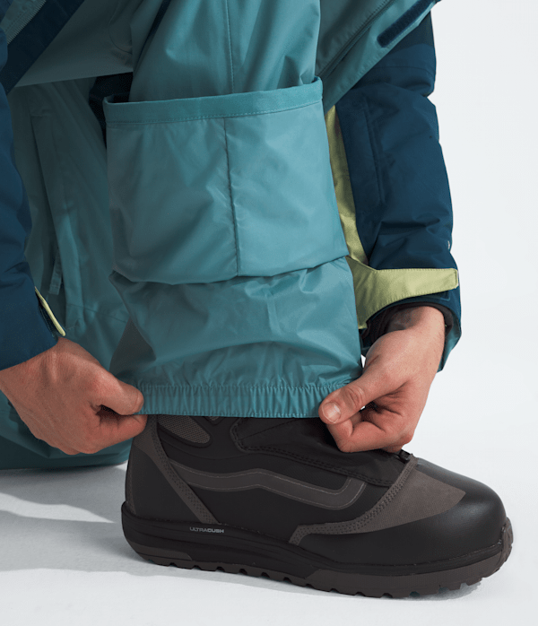 Mens-Freedom-Pants-TNF-MODELALT1.png