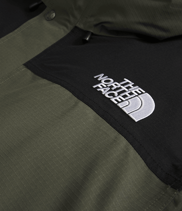 Mens-Mountain-Down-Jacket-TNF-DETAIL3.png