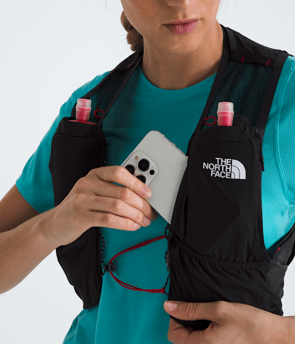 Summit-Series-Run-Vest-5-TNF-TNF-BlackAsphalt-Grey-ALT1.png
