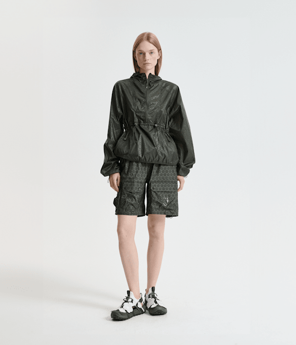 TNF-x-Cecilie-Bahnsen-Marlowe-Pullover-Wind-Jacket-TNF-Forest-Night-Green-HERO.png