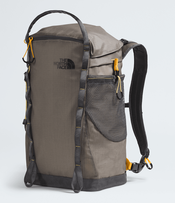 Universal-Daypack-TNF-FRONT34.png