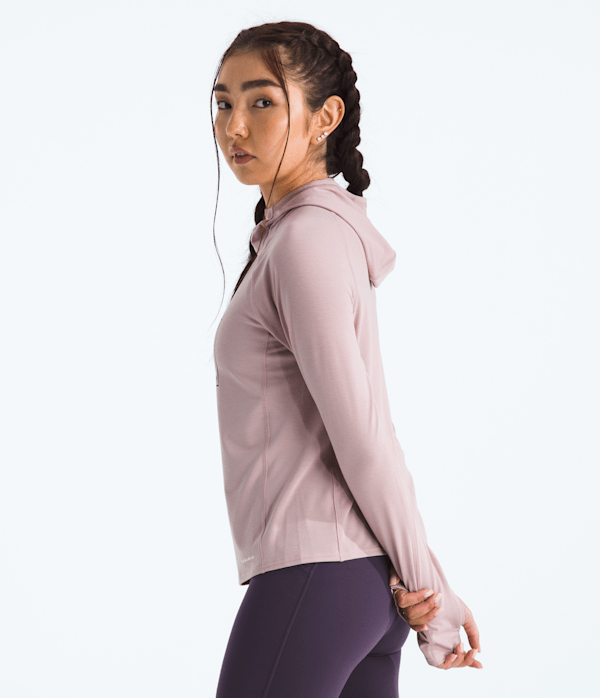 Womens-Adventure-Explore-Pin-Hoodie-TNF-MODEL34.png