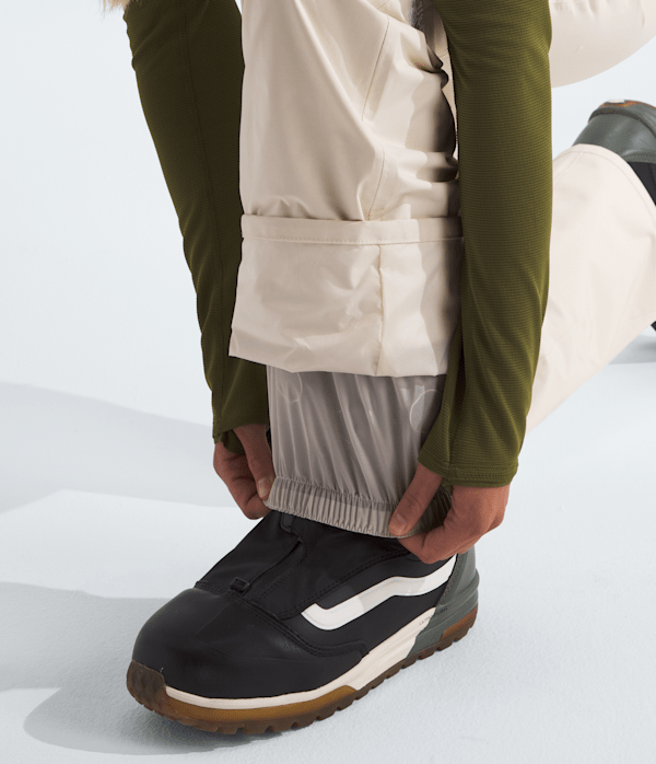 Womens-Freedom-Bibs-TNF-MODELALT1.png