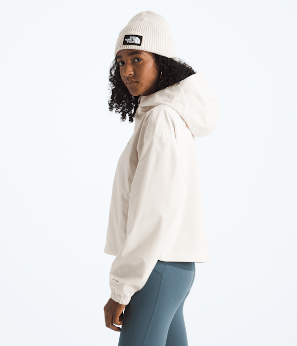 Womens-Quest-Cropped-Jacket-TNF-MODEL34.png