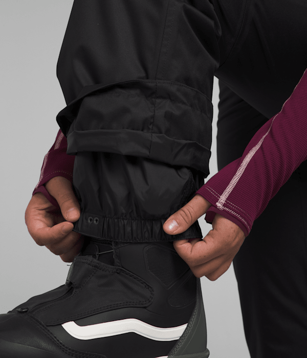 Womens-Sally-Insulated-Pants-TNF-MODELALT1.png