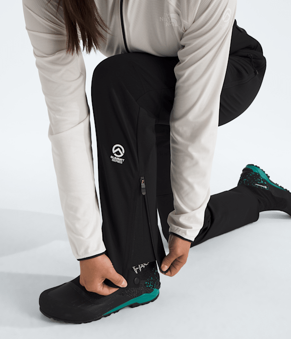 Womens-Summit-Series-Chamlang-Soft-Shell-Pants-TNF-MODELALT1.png