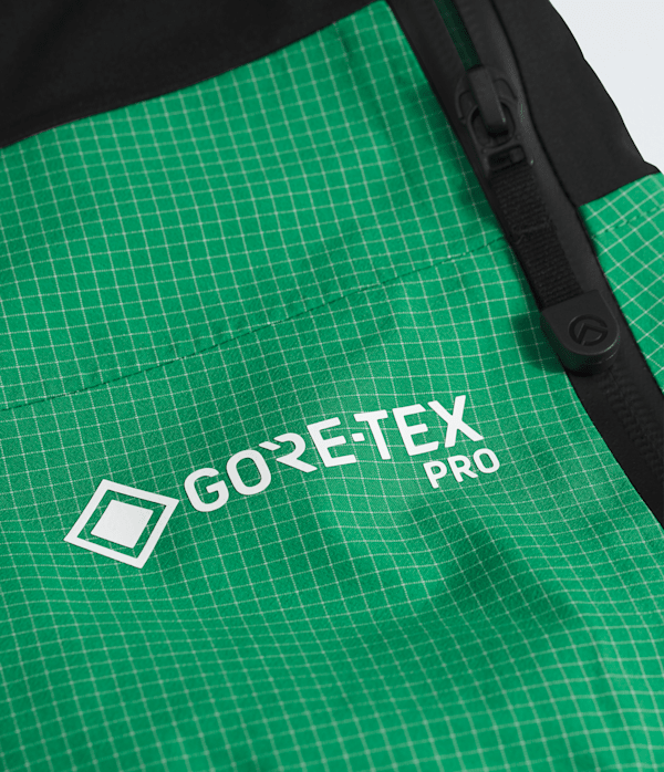 Womens-Summit-Series-Tsirku-GORETEX-Pro-Bibs-TNF-DETAIL3.png