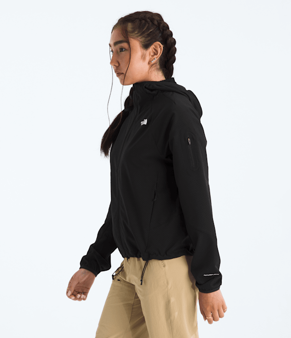 Womens-Tek-Approach-FUTUREFLEECE-Hooded-Jacket-TNF-MODEL34.png
